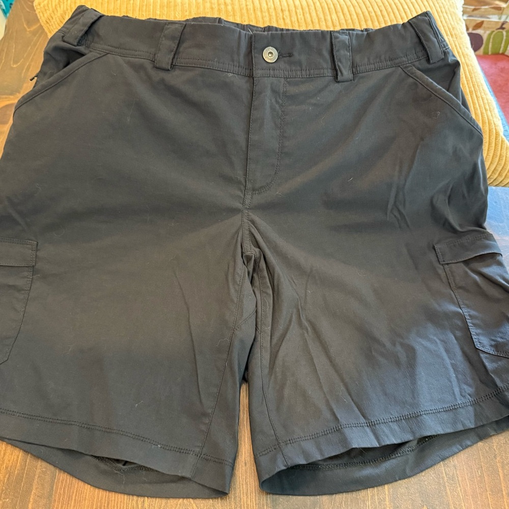 Duluth Trading Co Women's Black Cargo Shorts, Dry on the fly